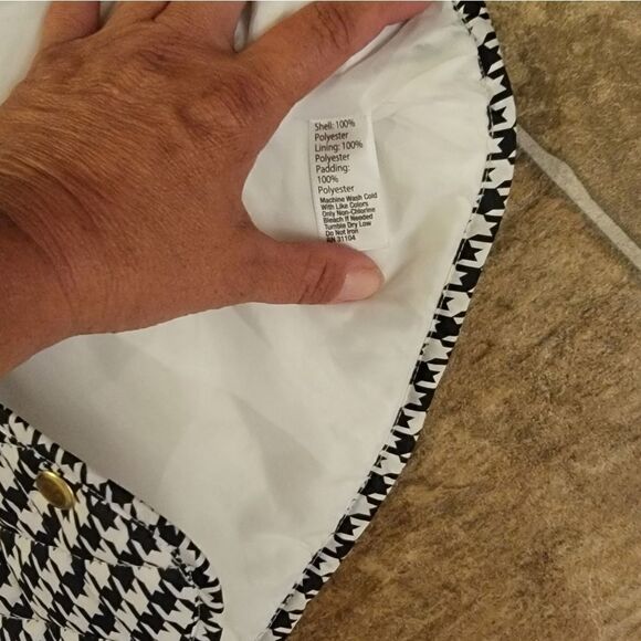 Crown and Ivy Kids Hndstooth Ruffle Neck Puffer Snap Vest - Picture 4 of 8